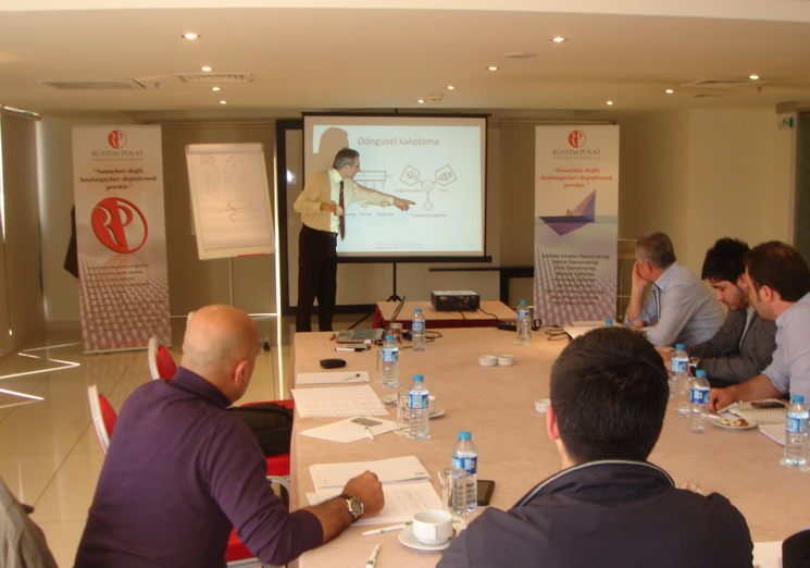 Sektörde Plastik Odaklı Kurulmuş̧ İlk Danışmanlık ve Eğitim Firmasıyız