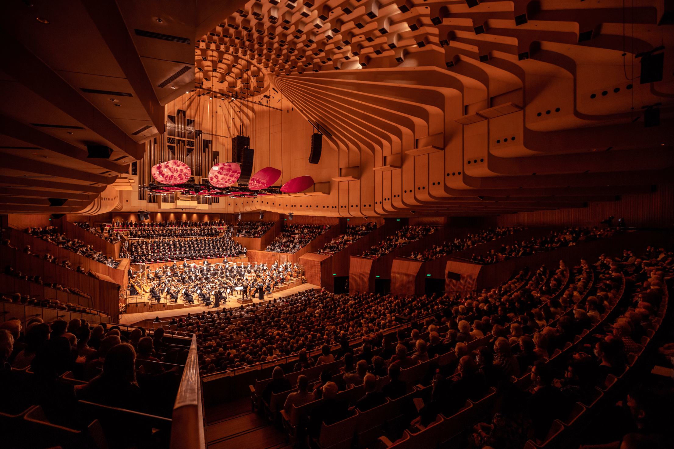 Sidney Opera Evi, şehrin liman kıyısındaki en ikonik yapılarından biri.
